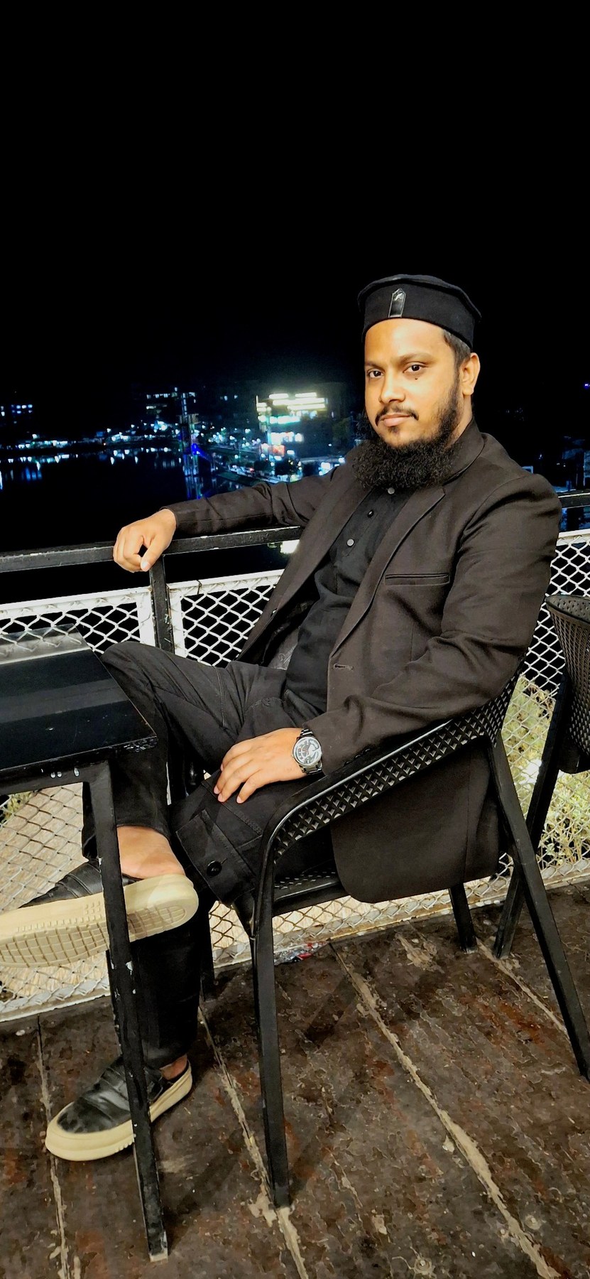 Sultan Muhammad Rashed at night